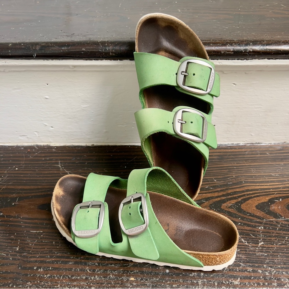 Arizona Big Buckle Leather Birkenstocks. Green. Size 39